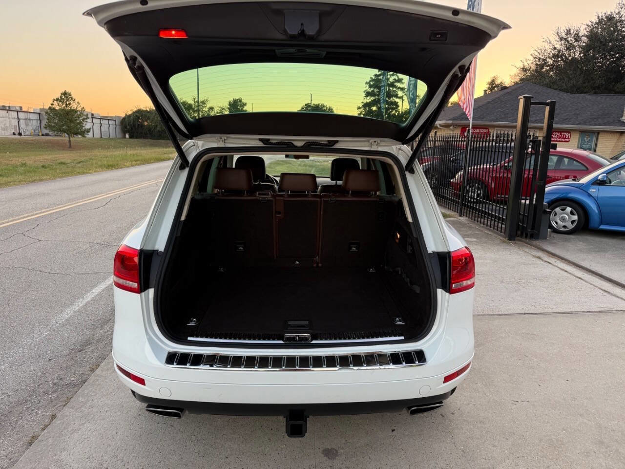 Used 2013 Volkswagen Touareg TDI image 21