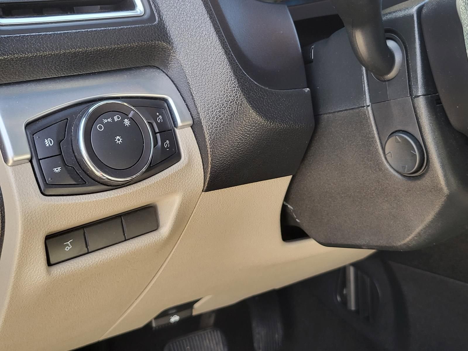 Used 2018 Ford Explorer Limited image 28