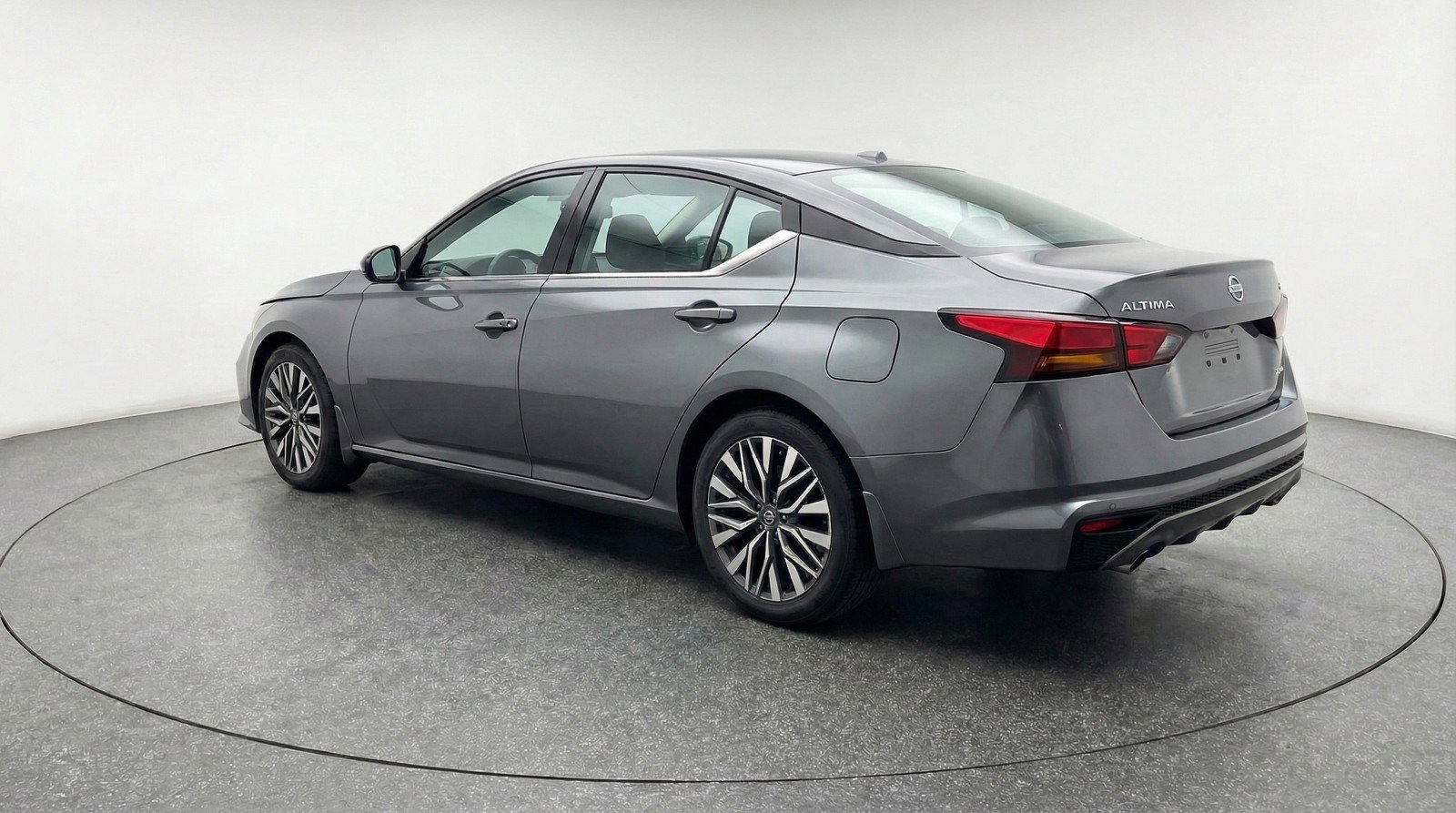 Used 2025 Nissan Altima 2.5 SV FWD image 6