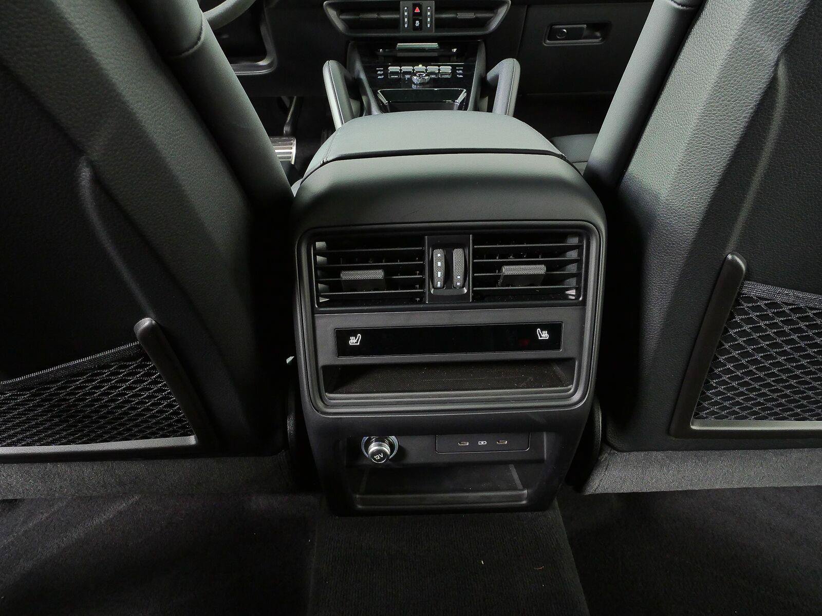 Certified 2025 Porsche Cayenne GTS AWD/4WD image 19