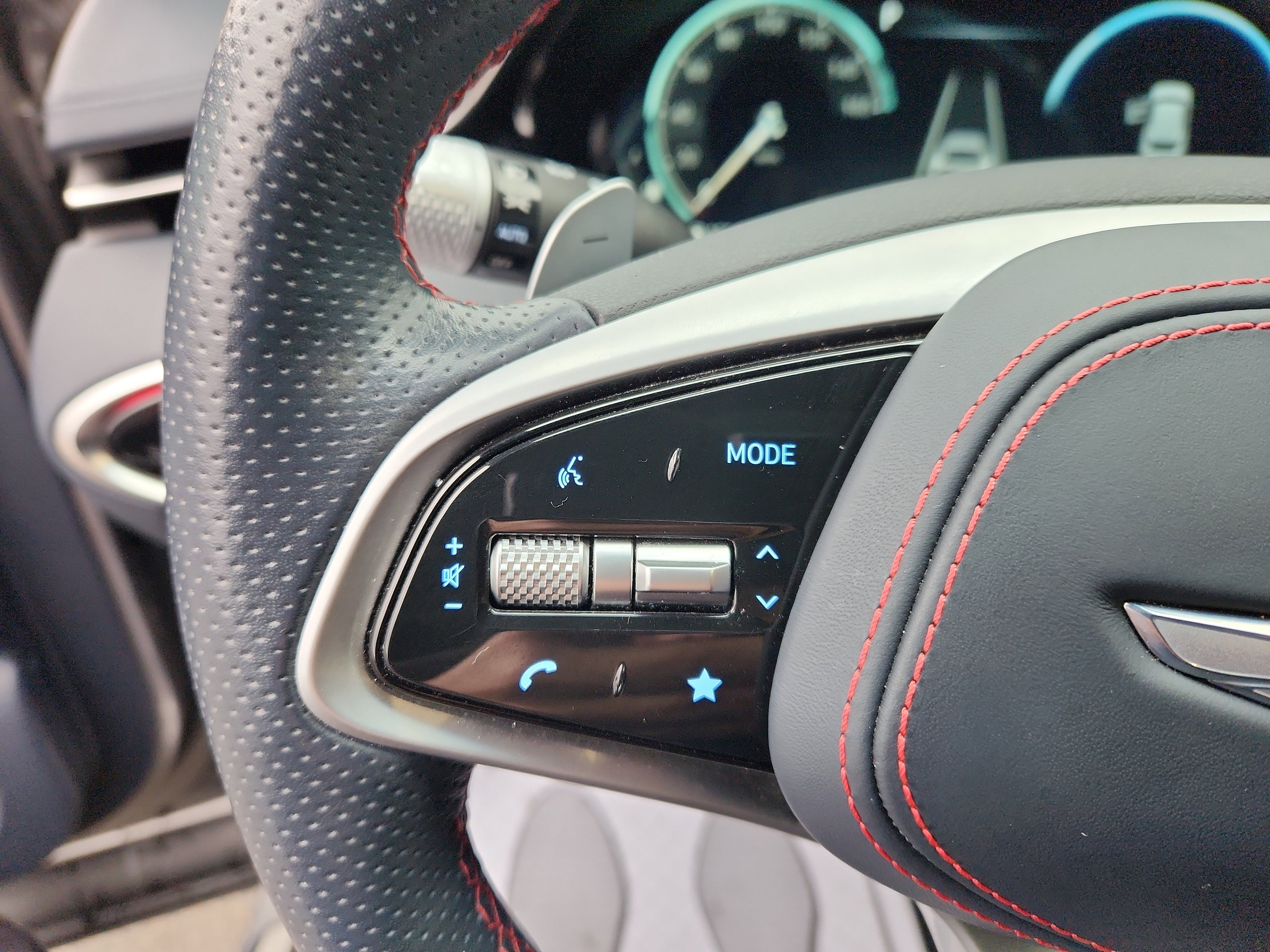 Used 2022 Genesis GV70 3.5T Sport w/ Sport Prestige Package image 29