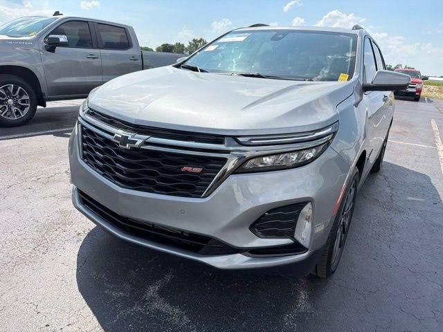 Used 2023 Chevrolet Equinox RS w/ RS Leather Package AWD/4WD image 2