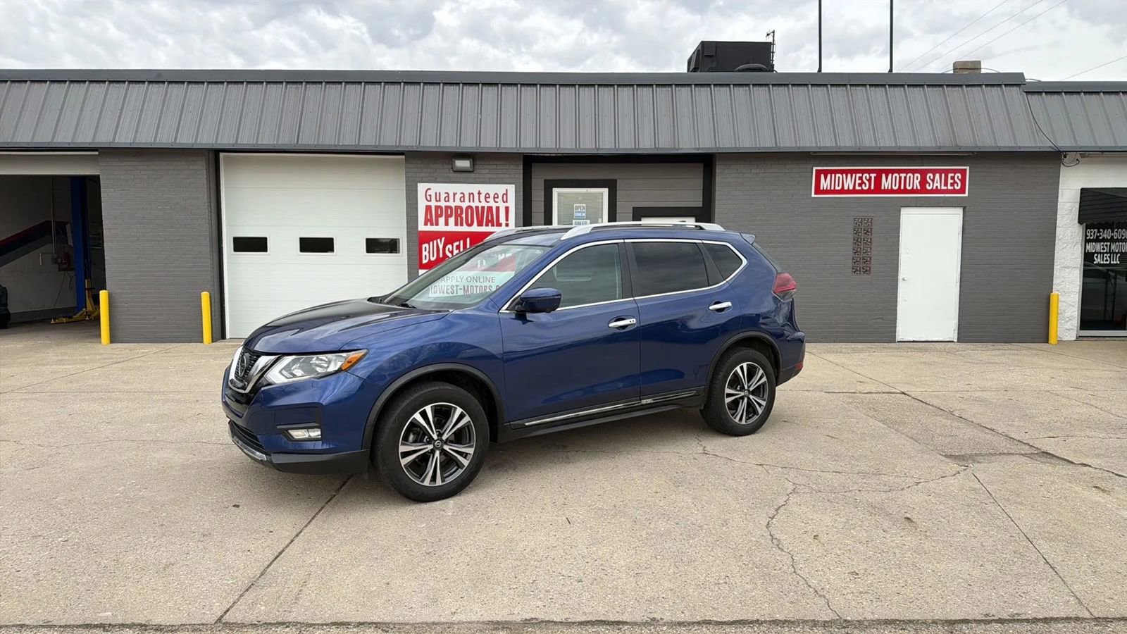 Used 2018 Nissan Rogue SL image 2