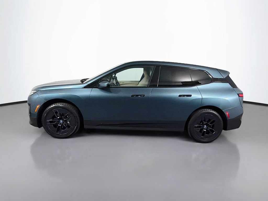 Used 2024 BMW iX xDrive50 w/ Premium Package AWD/4WD image 4