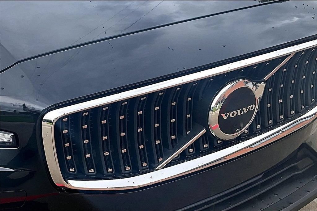 Certified 2025 Volvo V60 B5 Cross Country Plus AWD/4WD image 38