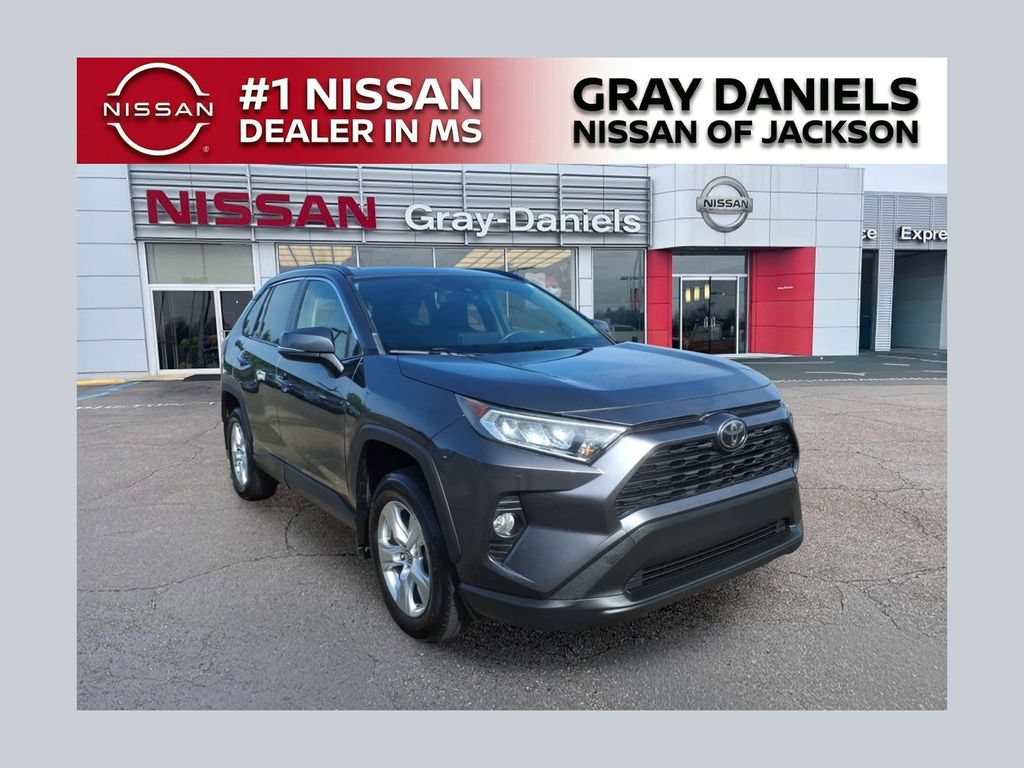 Used 2019 Toyota RAV4 XLE FWD image 1