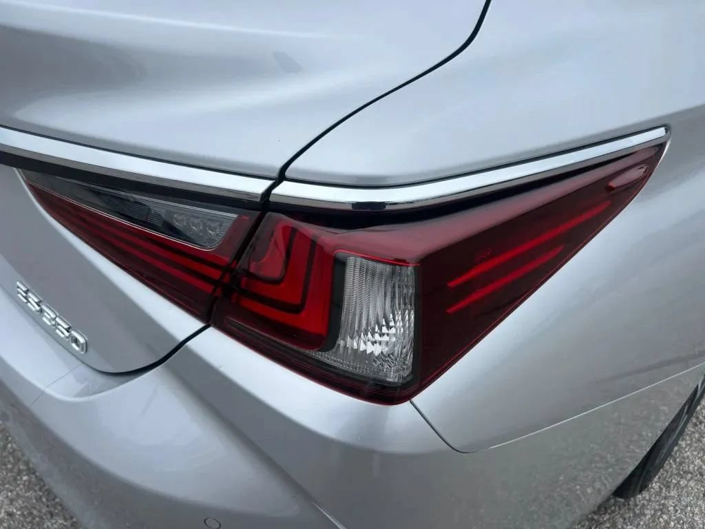 Used 2021 Lexus ES 350 w/ Premium Package FWD image 21