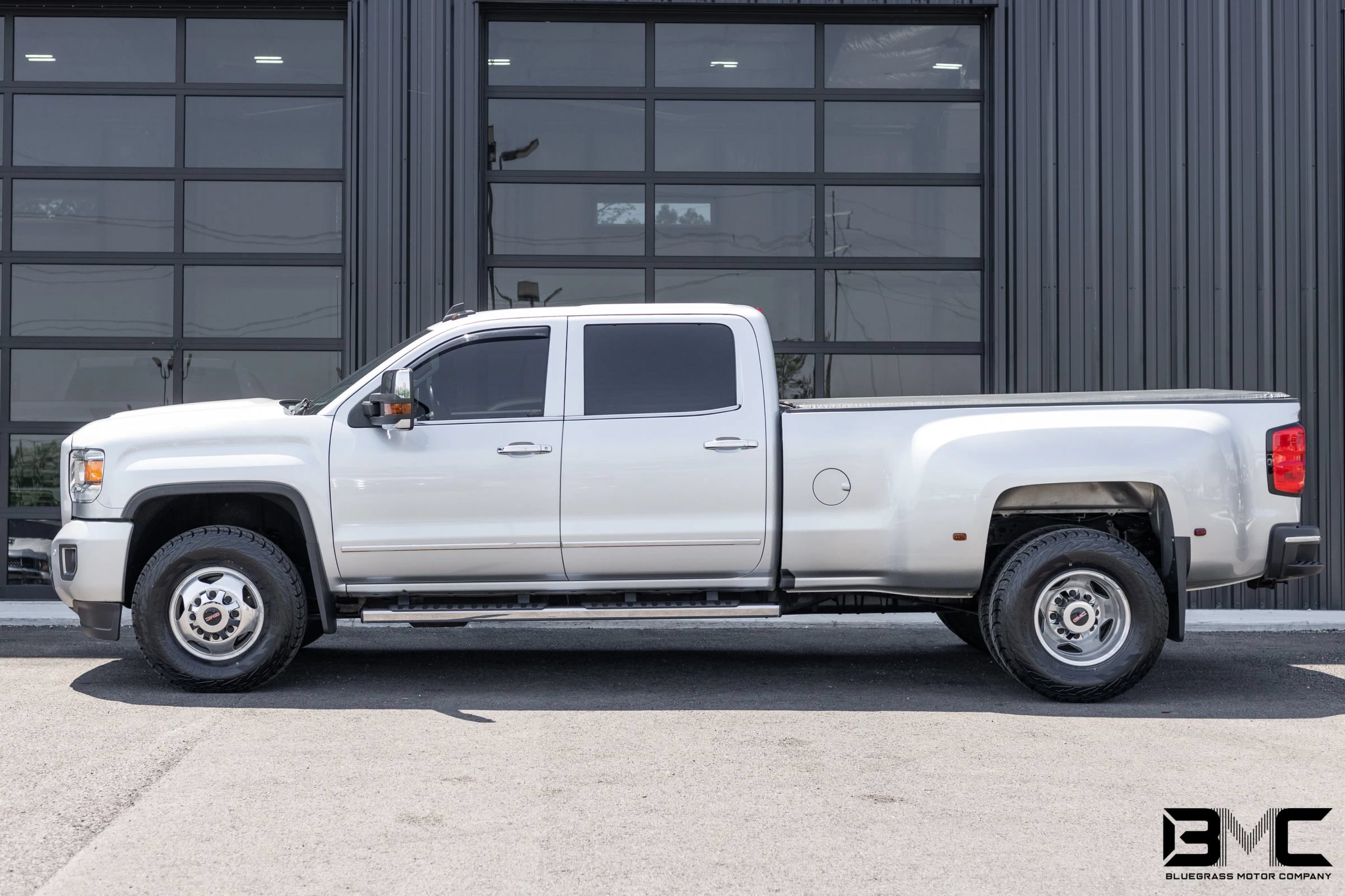 Used 2018 GMC Sierra 3500 SLT w/ Duramax Plus Package AWD/4WD image 4