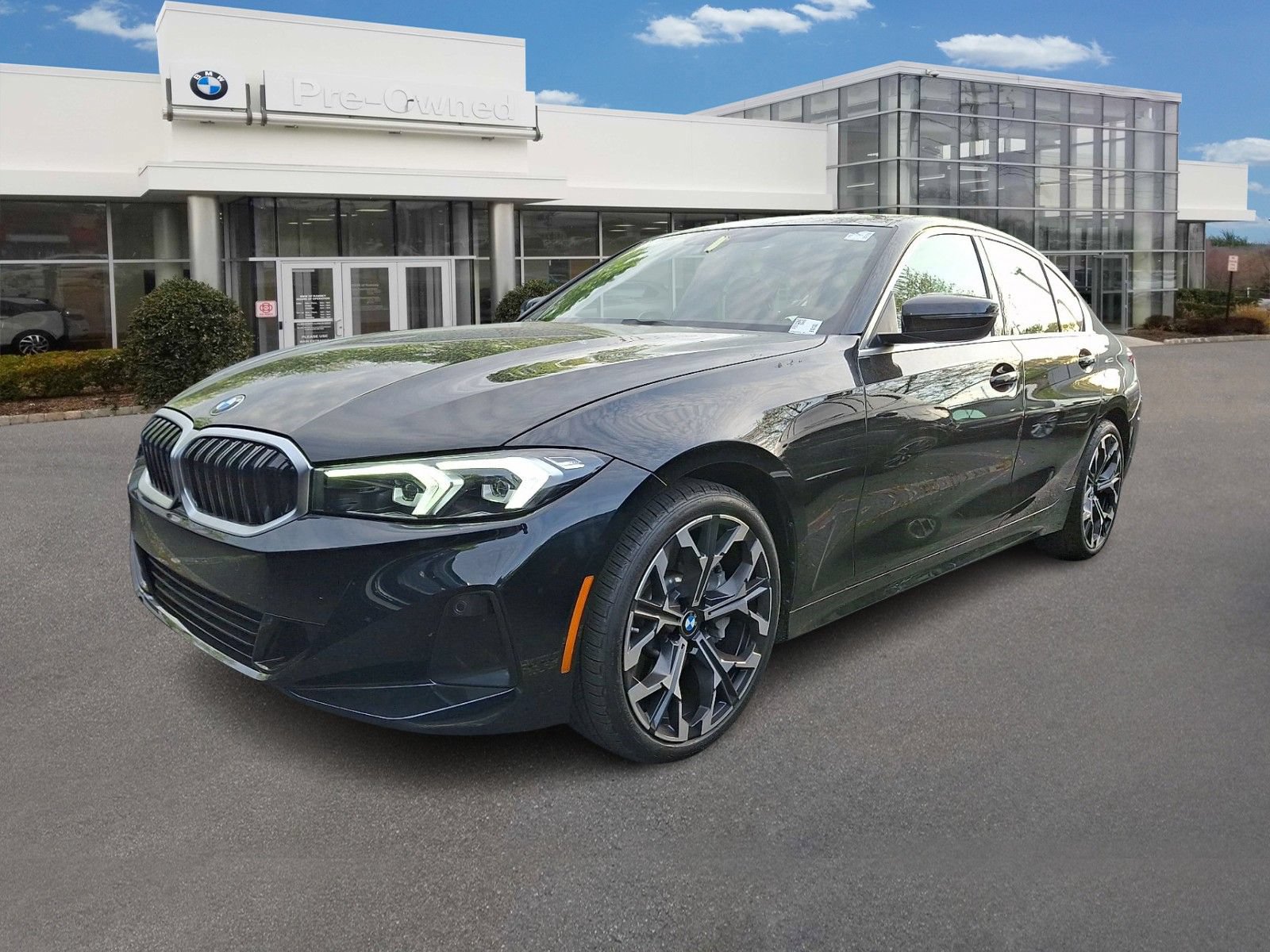 Used 2025 BMW 330i xDrive Sedan w/ Premium Package AWD/4WD image 1