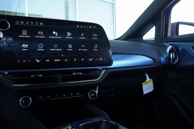 New 2025 Chevrolet Equinox EV LT image 18
