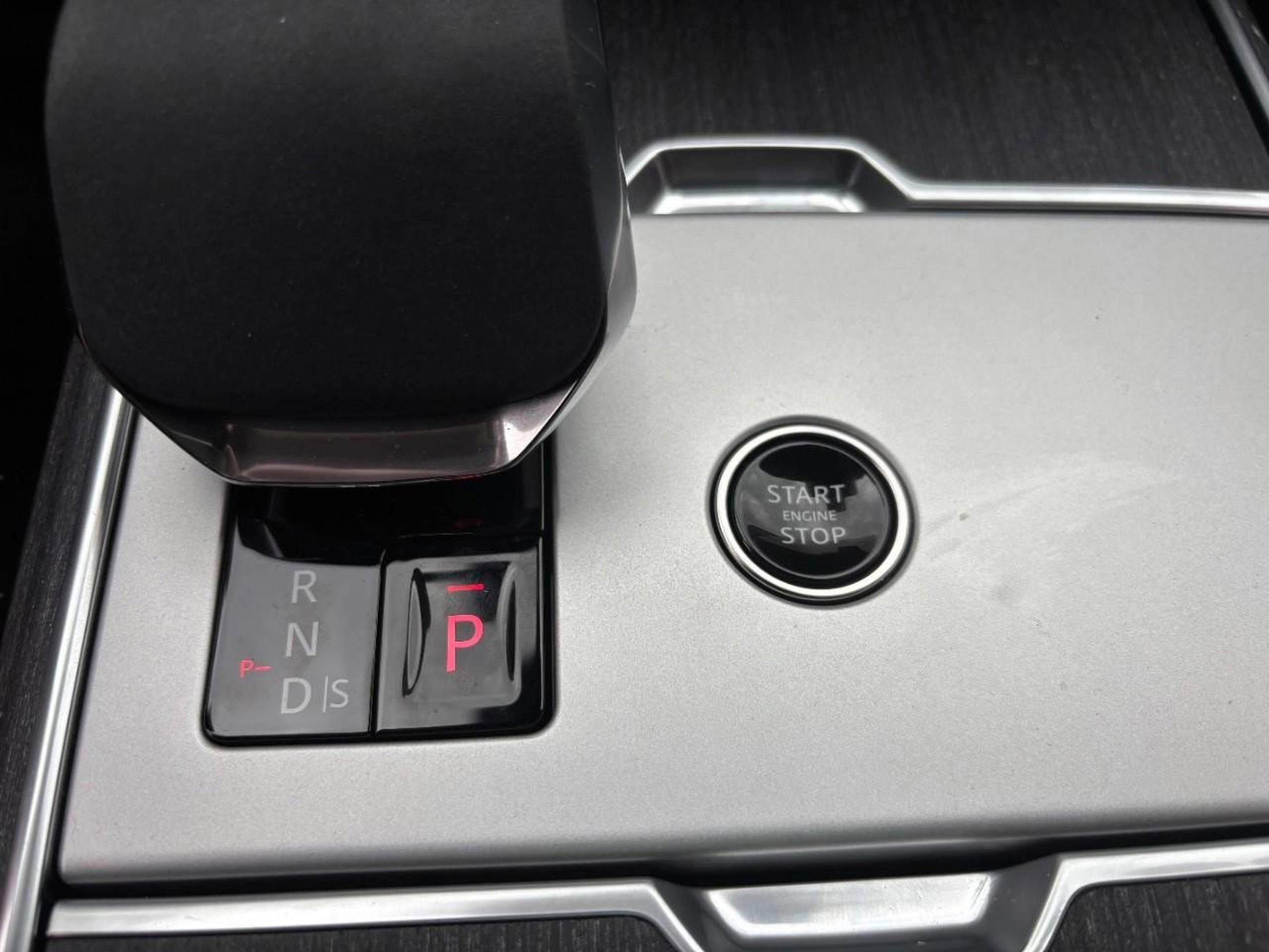 New 2025 Land Rover Range Rover SE image 28