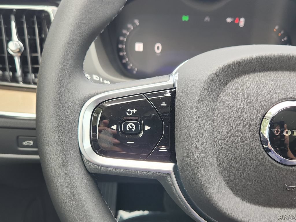 New 2026 Volvo XC60 B5 Plus w/ Climate Package AWD/4WD image 17