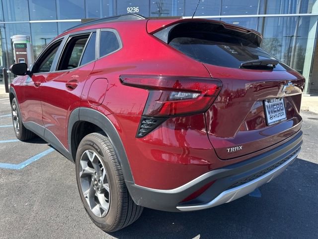 Used 2025 Chevrolet Trax LT w/ LT Convenience Package image 32