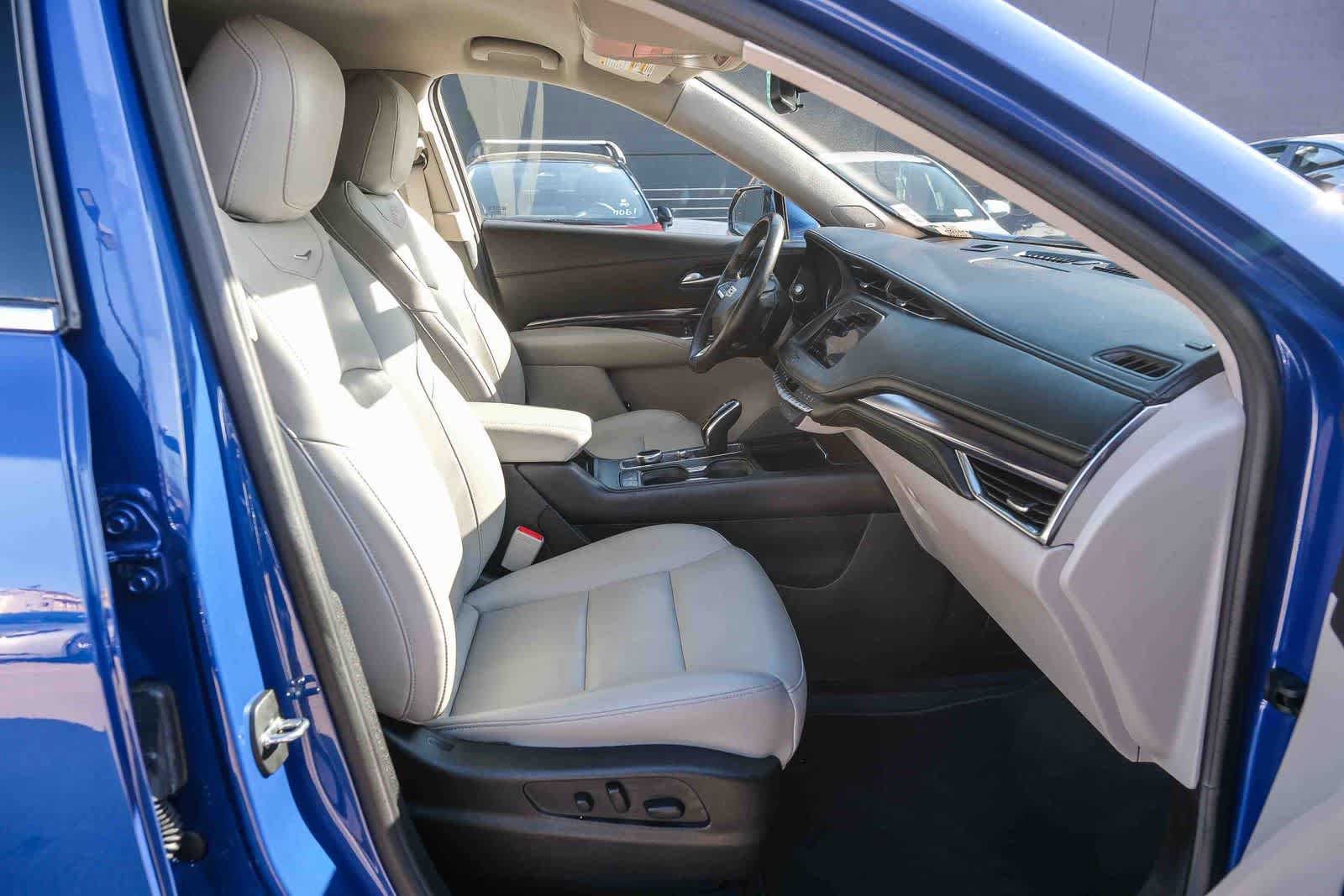 Used 2023 Cadillac XT4 Luxury w/ Driver Awareness Package FWD image 18