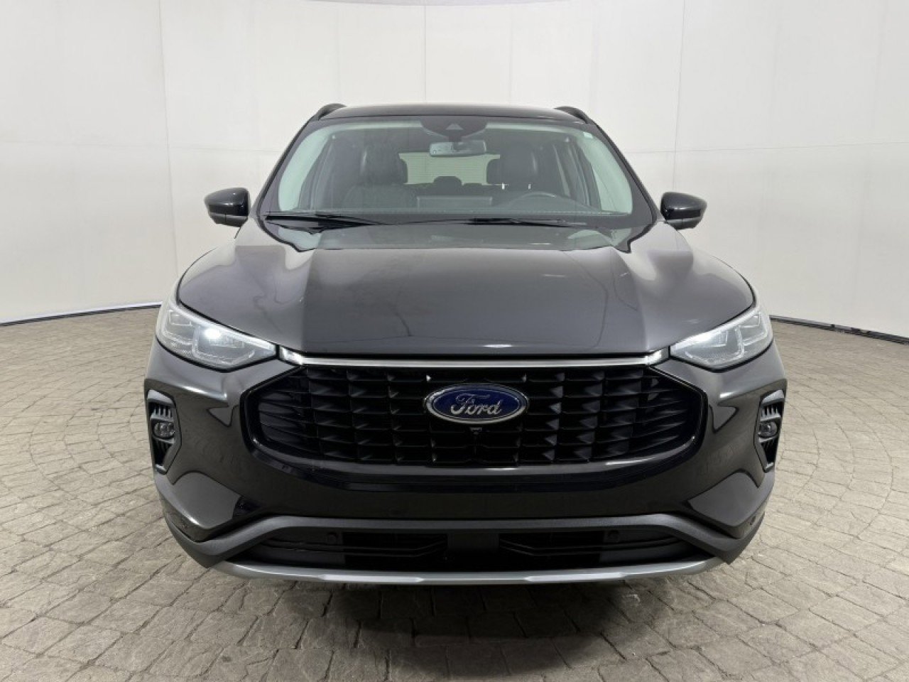 Used 2024 Ford Escape Platinum image 2