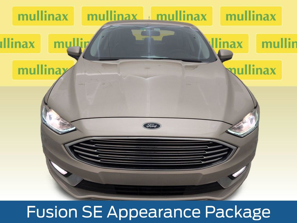 Used 2018 Ford Fusion SE w/ Equipment Group 201A FWD image 14