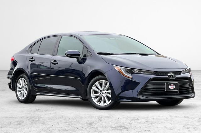 Used 2025 Toyota Corolla LE w/ LE Premium Package FWD image 2
