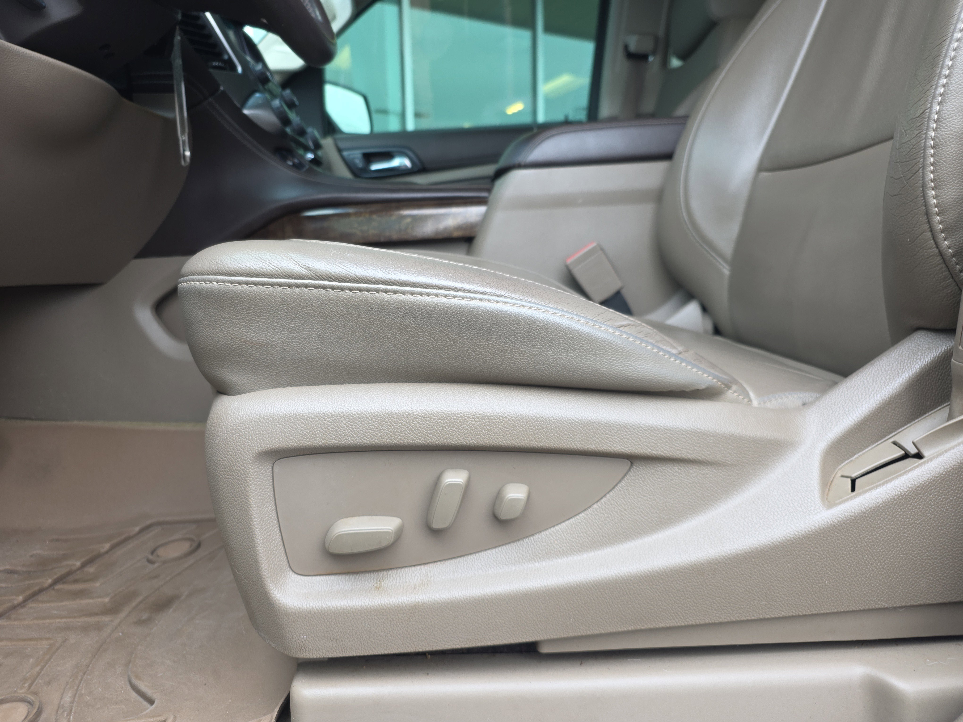 Used 2015 Chevrolet Tahoe LT image 13