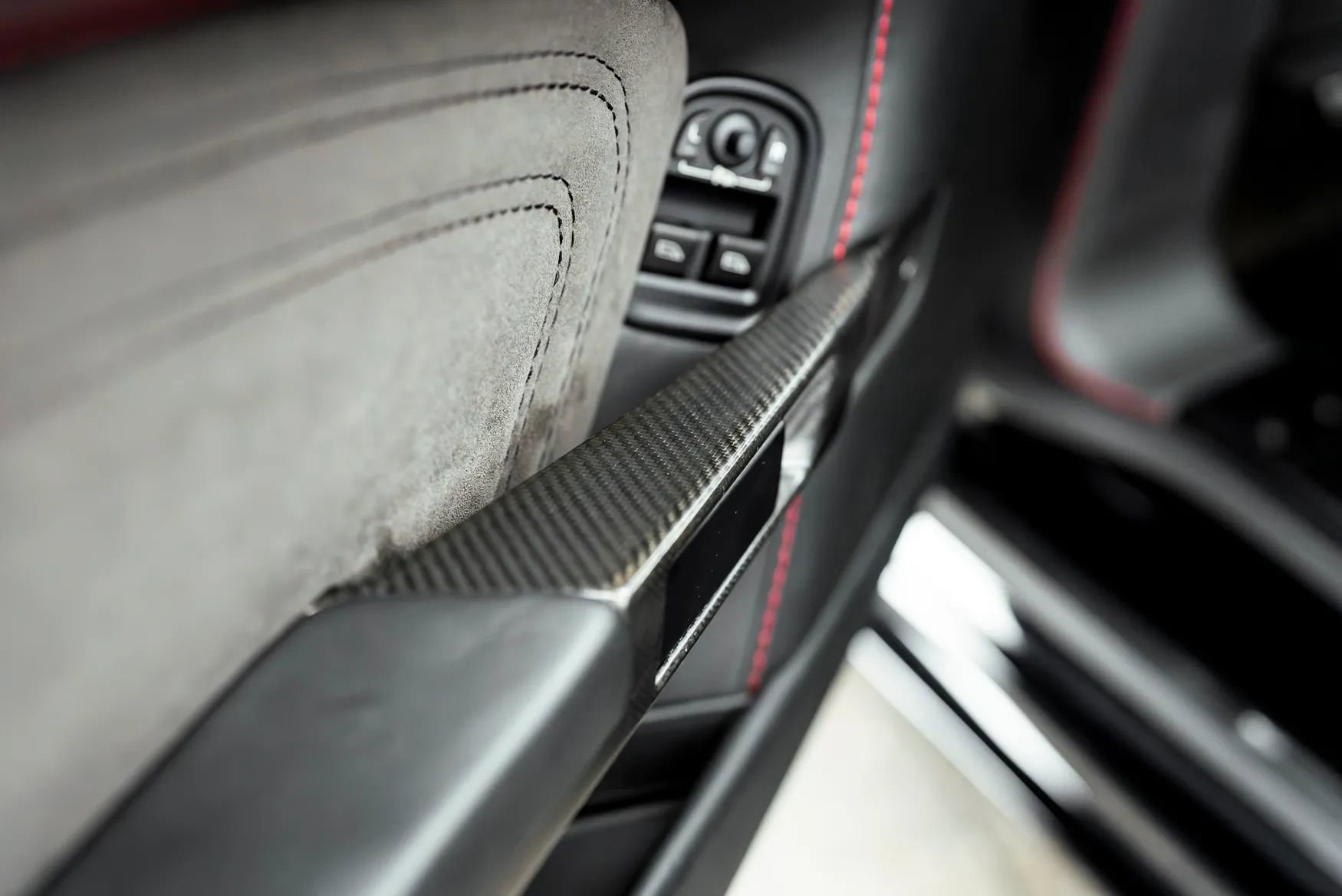 Used 2009 Aston Martin DBS Coupe RWD image 22