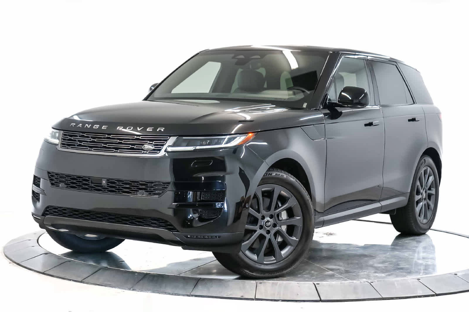 Used 2025 Land Rover Range Rover Sport SE