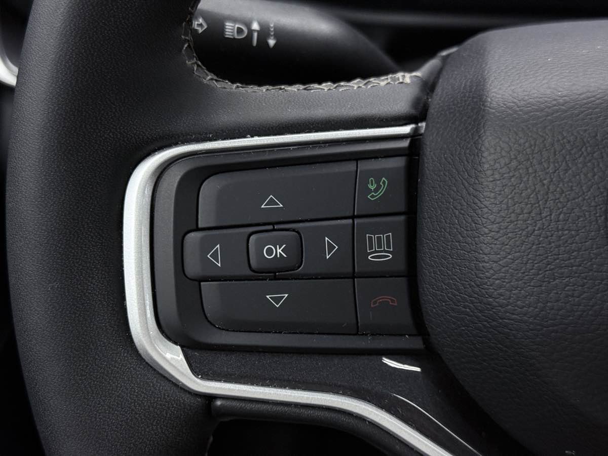 Used 2024 Jeep Wagoneer 4WD w/ Premium Group I image 48