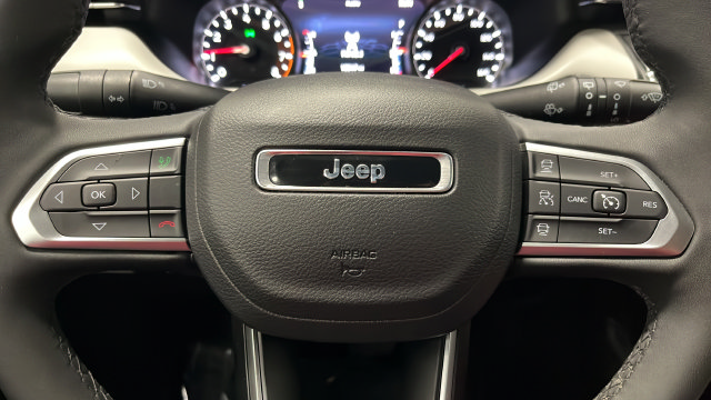 Used 2025 Jeep Compass Limited AWD/4WD image 15