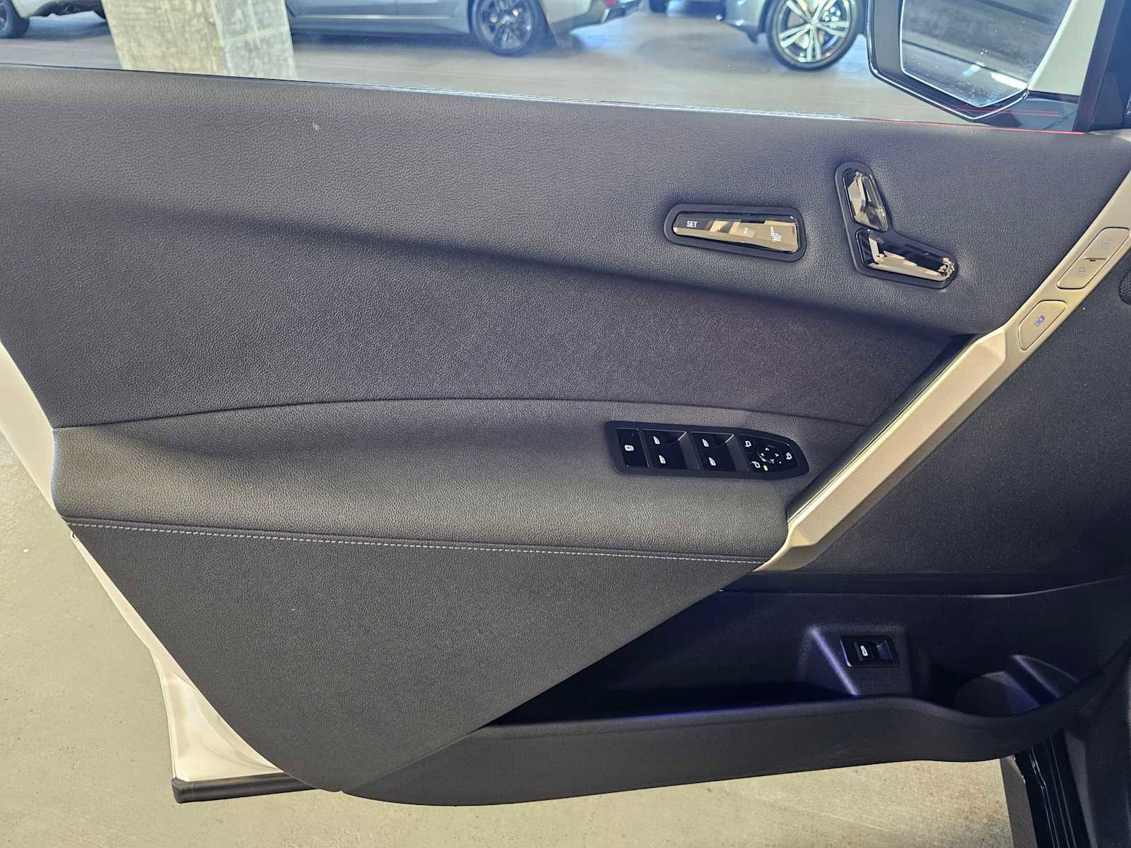 Used 2023 BMW iX xDrive50 w/ Premium Package image 28