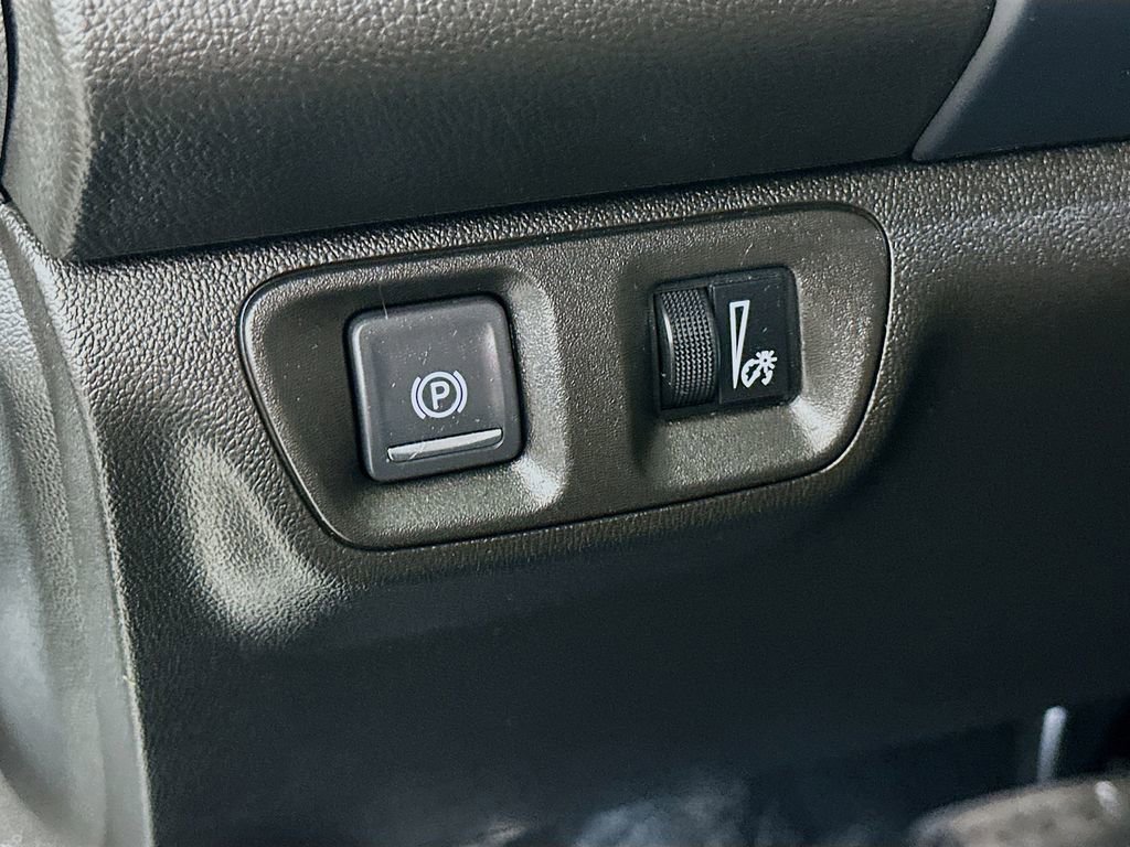 Used 2023 GMC Acadia SLE w/ Driver Convenience Package image 16