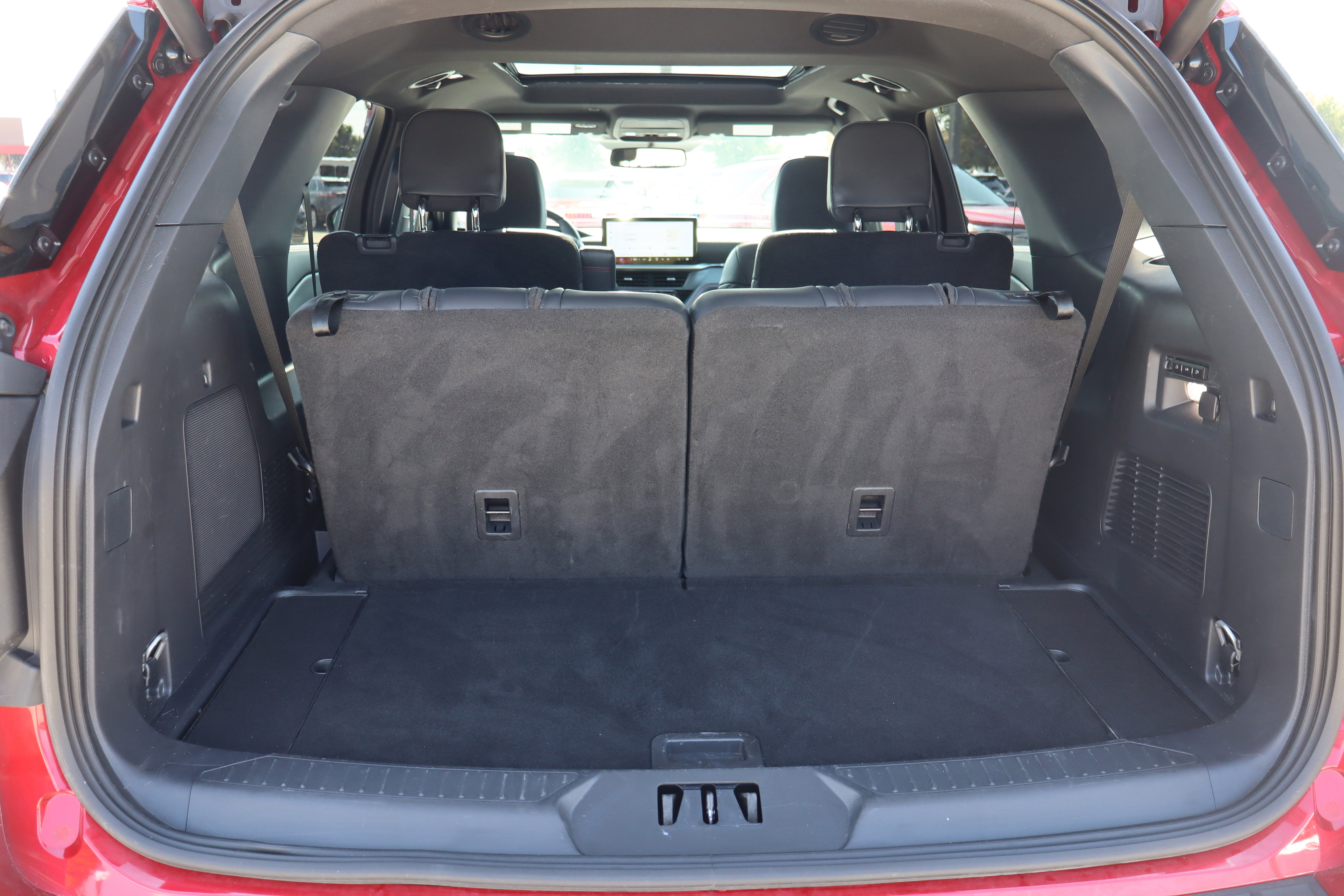 Used 2025 Ford Explorer ST image 36