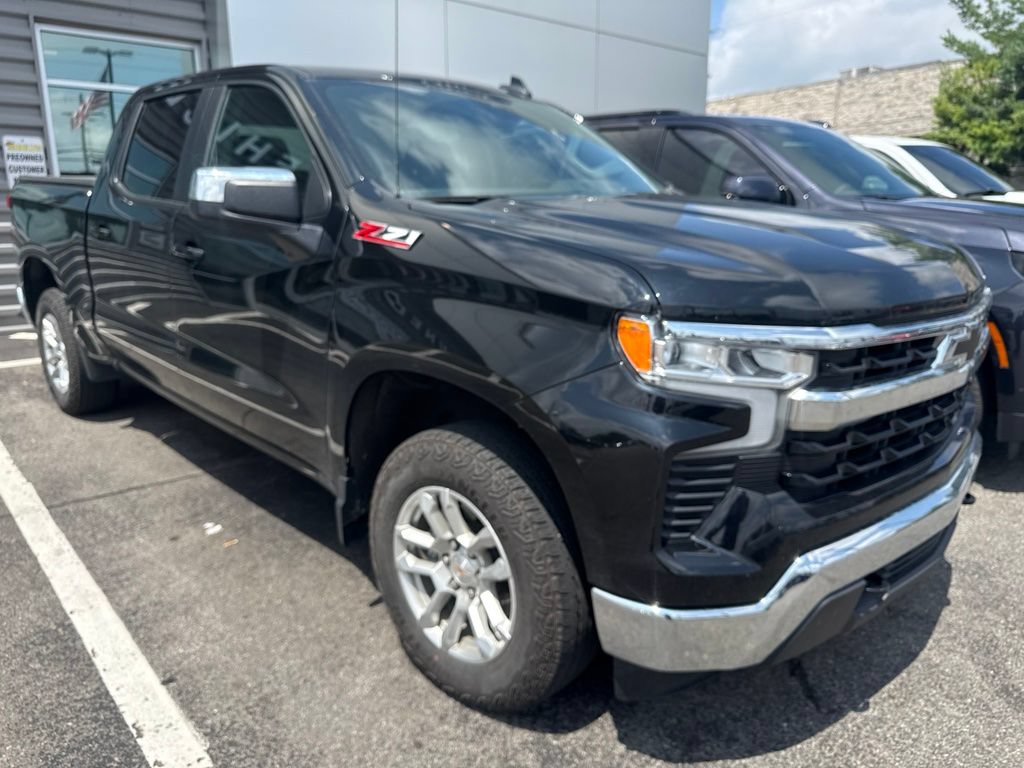 Used 2025 Chevrolet Silverado 1500 LT AWD/4WD image 4