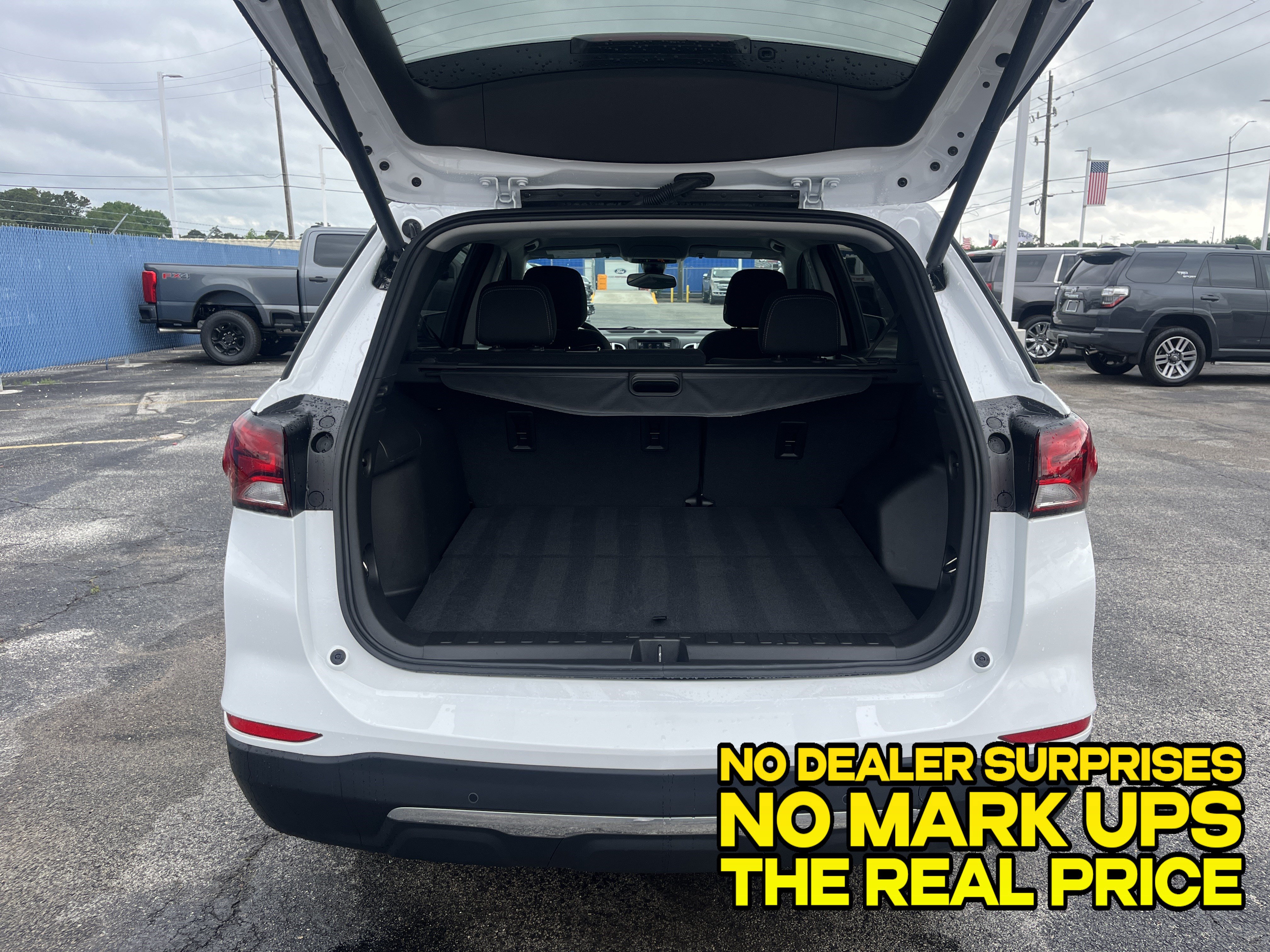 Used 2024 Chevrolet Equinox LT w/ Driver Convenience Package AWD/4WD image 5