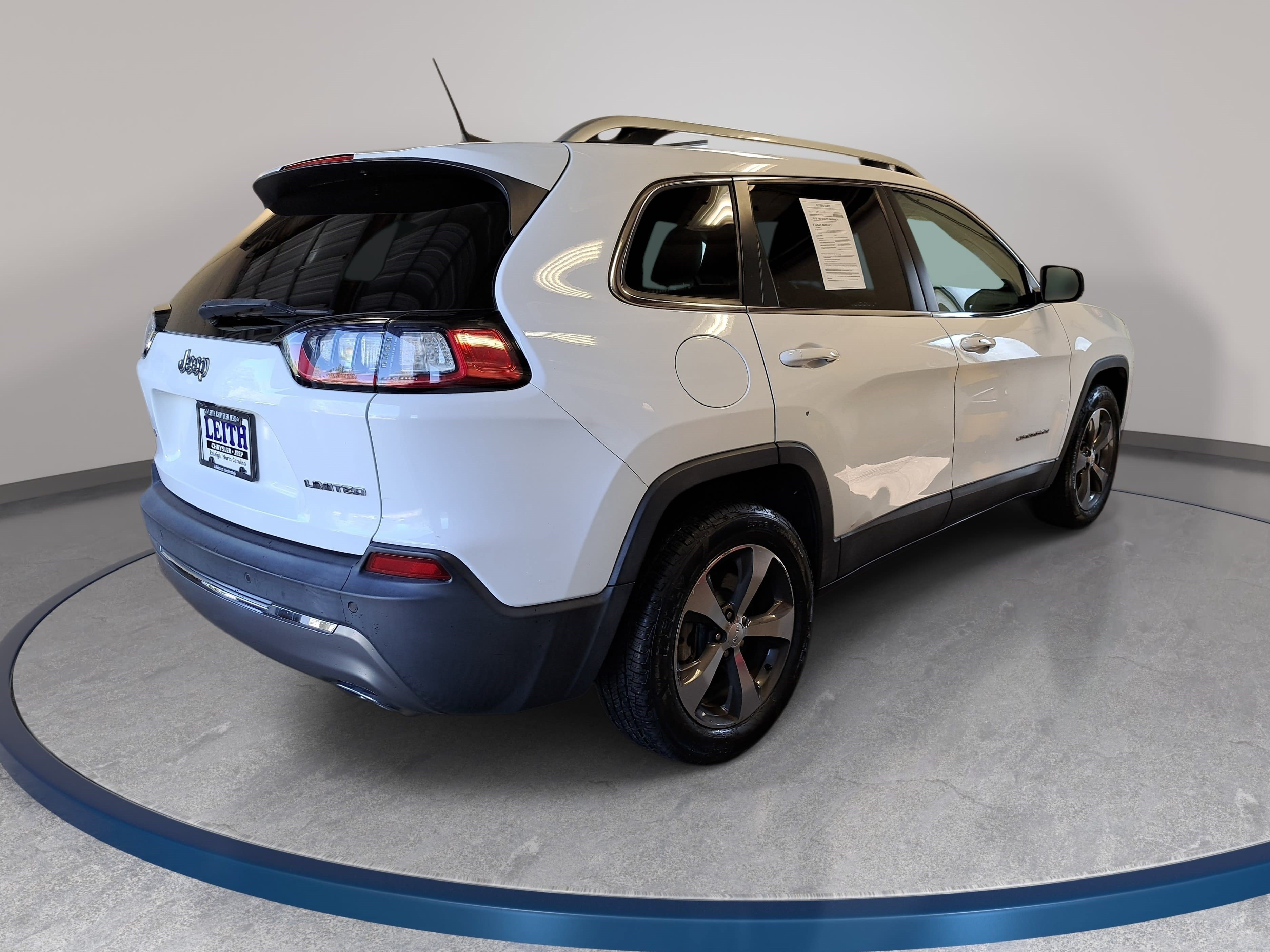 Used 2019 Jeep Cherokee Limited AWD/4WD image 5