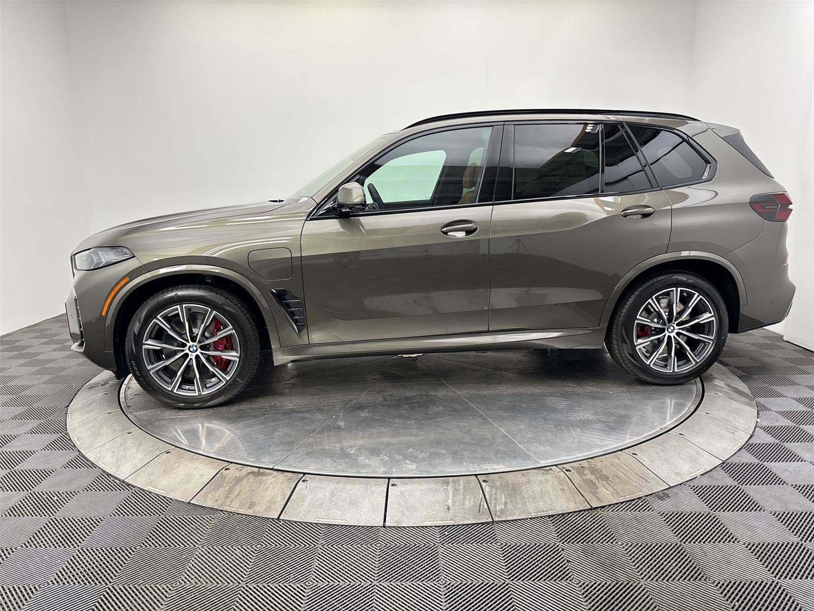 New 2026 BMW X5 xDrive50e AWD/4WD image 16