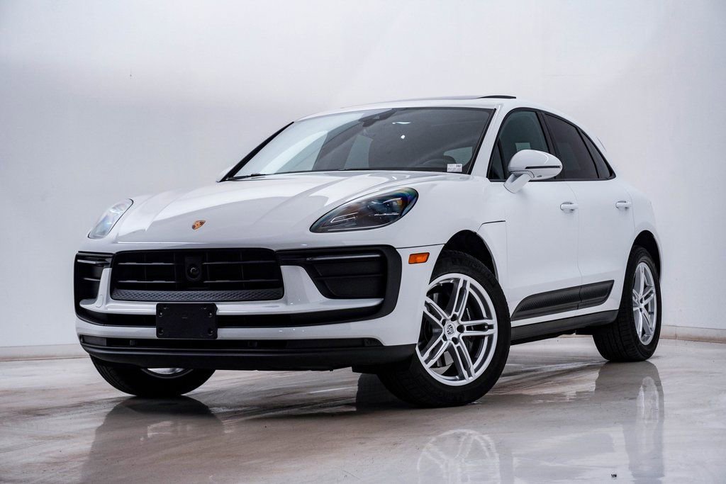 Certified 2025 Porsche Macan AWD/4WD image 1