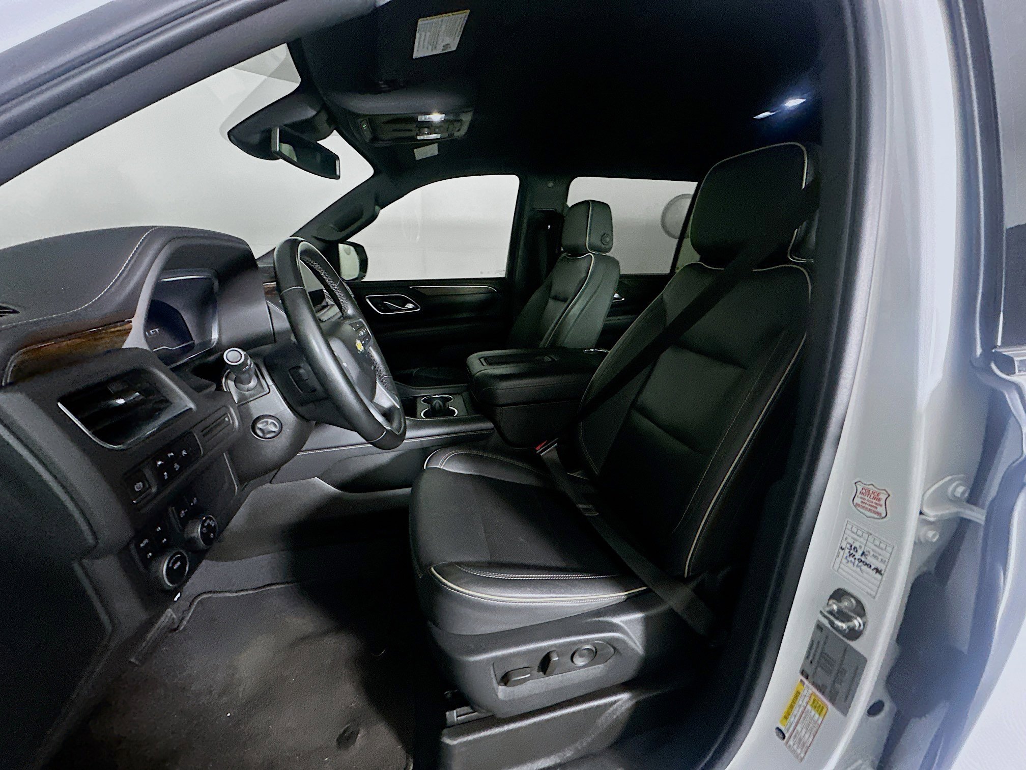Used 2023 Chevrolet Suburban Premier image 13