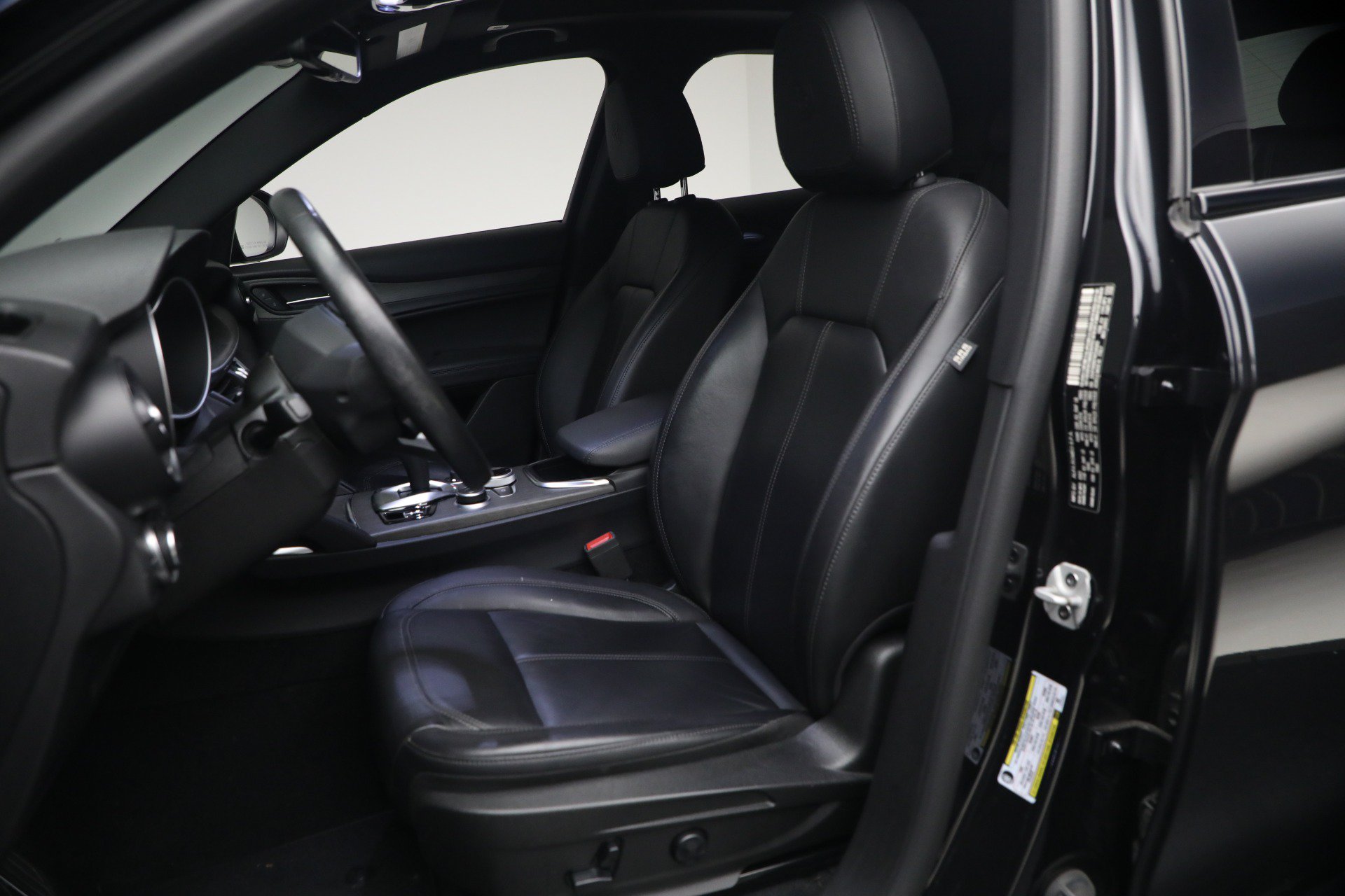Used 2022 Alfa Romeo Stelvio Ti AWD/4WD image 15