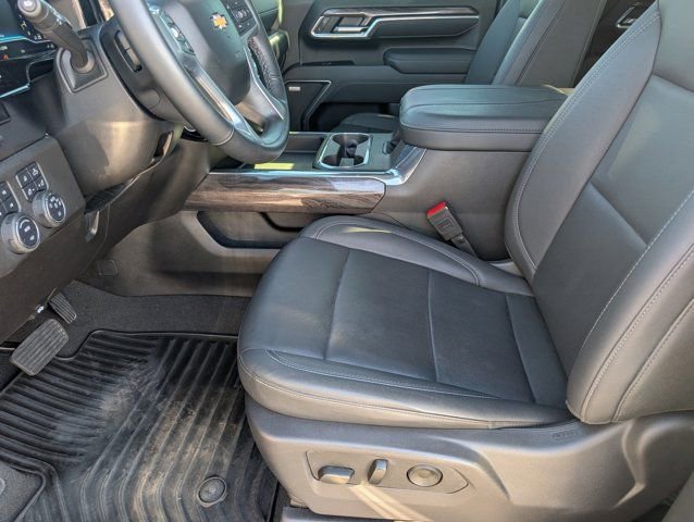 Used 2025 Chevrolet Silverado 3500 LTZ w/ LTZ Premium Package image 14
