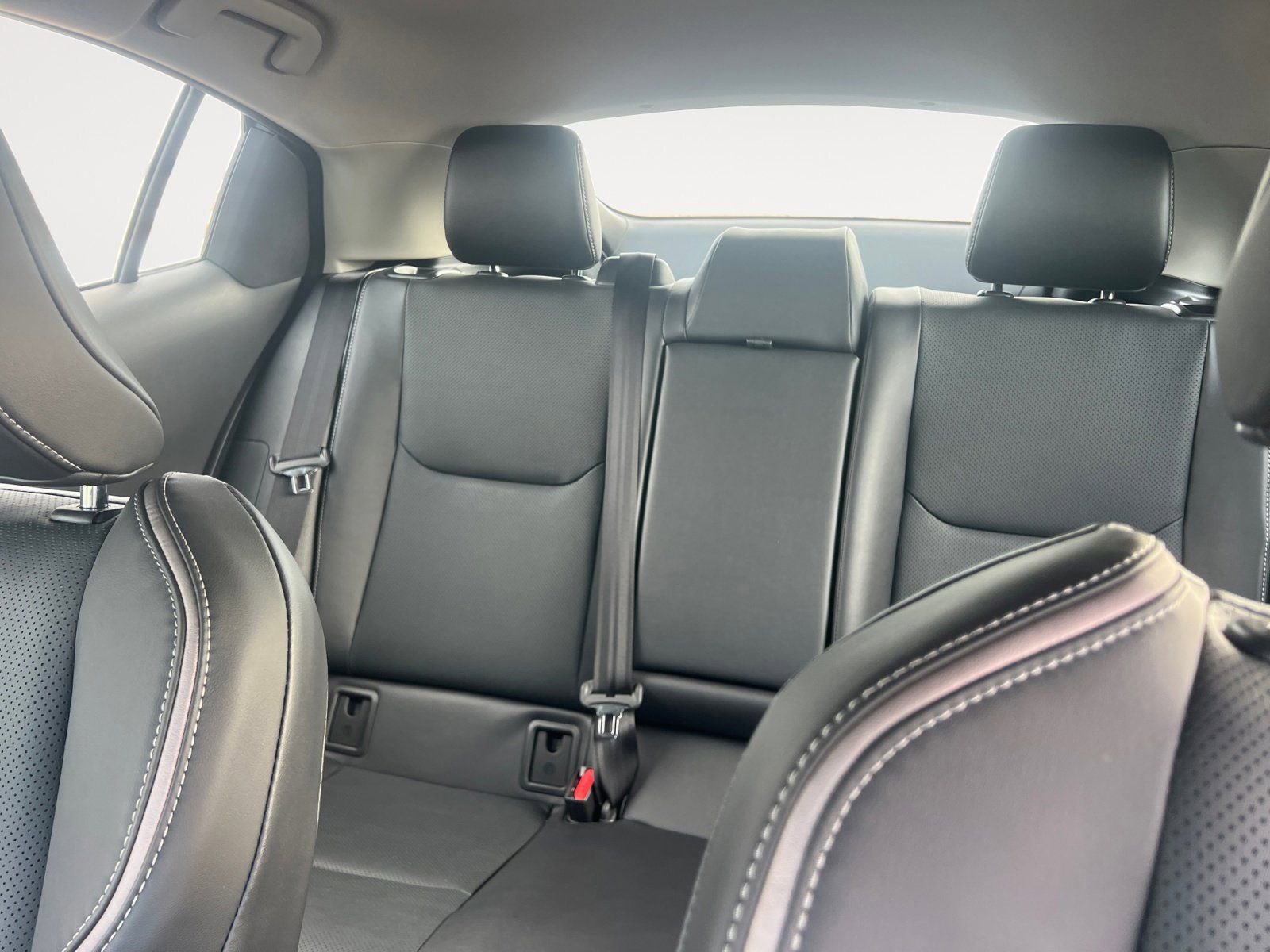 Used 2024 Toyota Prius XLE image 4