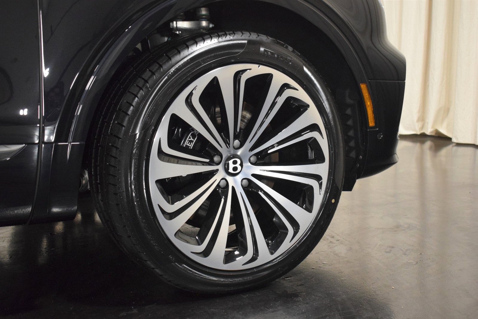 New 2024 Bentley Bentayga Extended Wheelbase image 7