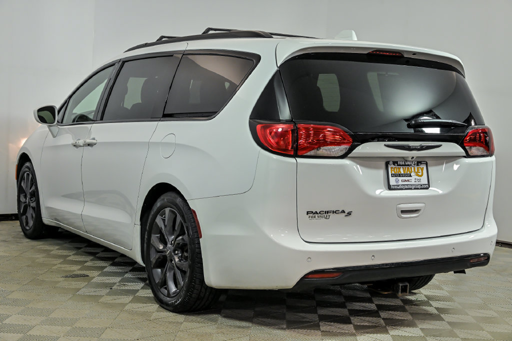 Used 2020 Chrysler Pacifica Touring-L Plus w/ S Appearance Package FWD image 6