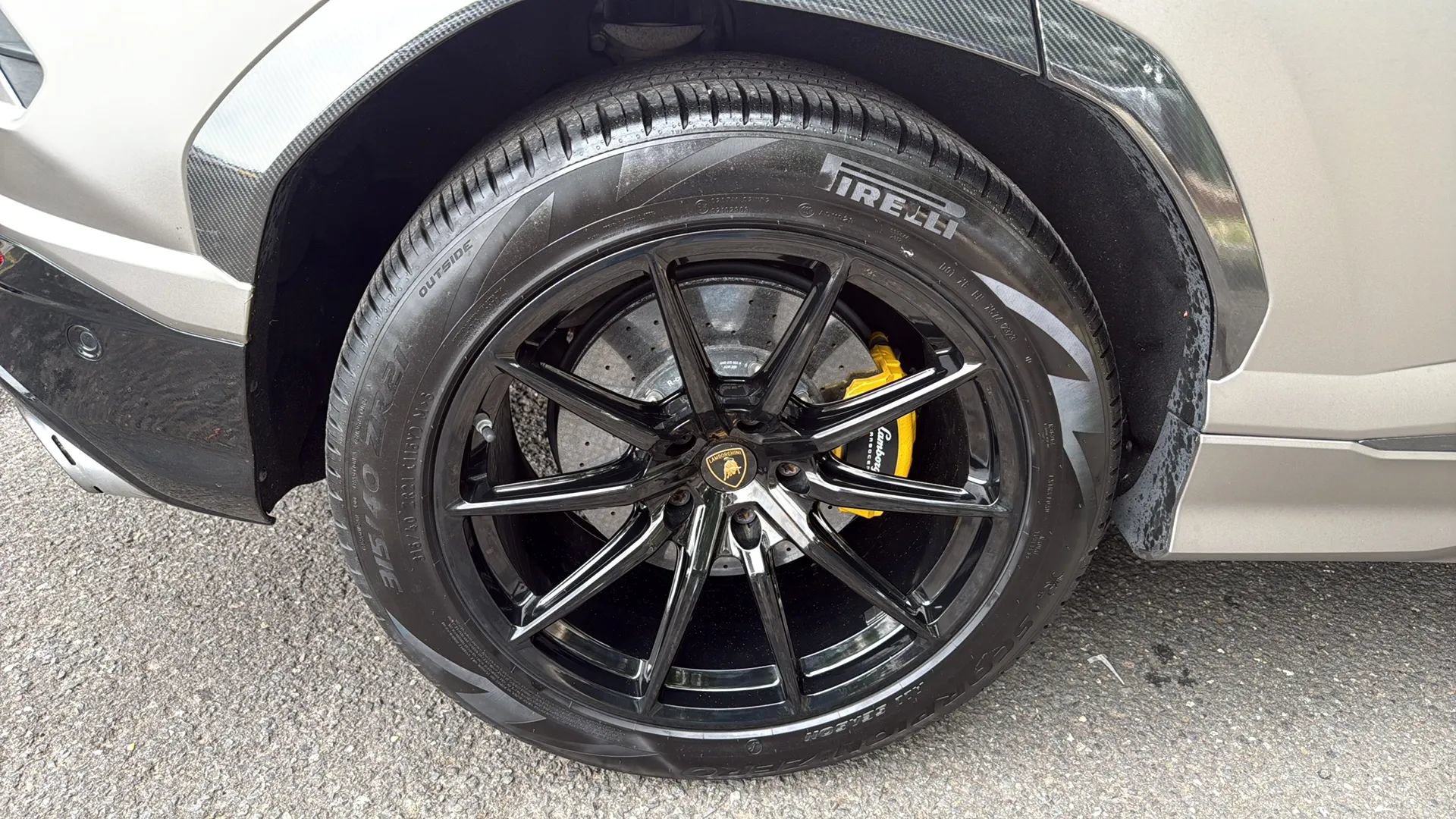 Used 2019 Lamborghini Urus AWD/4WD image 11