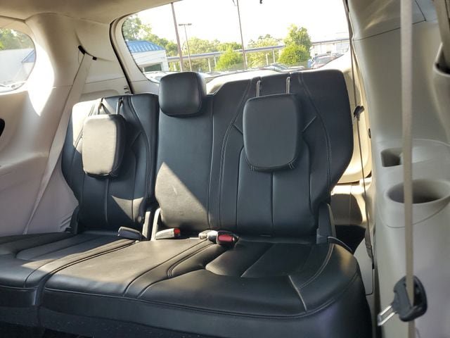 Certified 2023 Chrysler Pacifica Touring-L FWD image 15