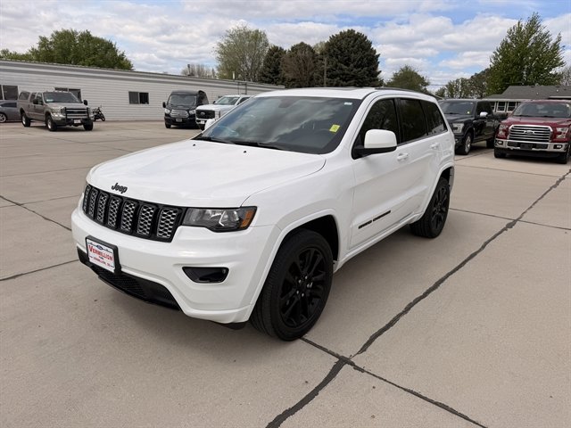 Used 2020 Jeep Grand Cherokee Altitude AWD/4WD image 13