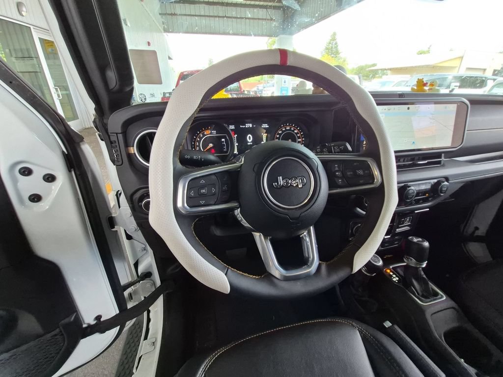Used 2024 Jeep Wrangler Unlimited Sahara w/ Technology Group AWD/4WD image 22