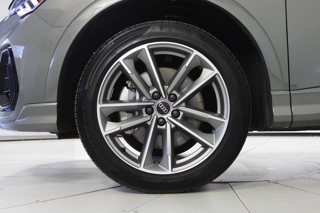 Used 2025 Audi Q3 2.0T Premium w/ Convenience Package AWD/4WD image 5