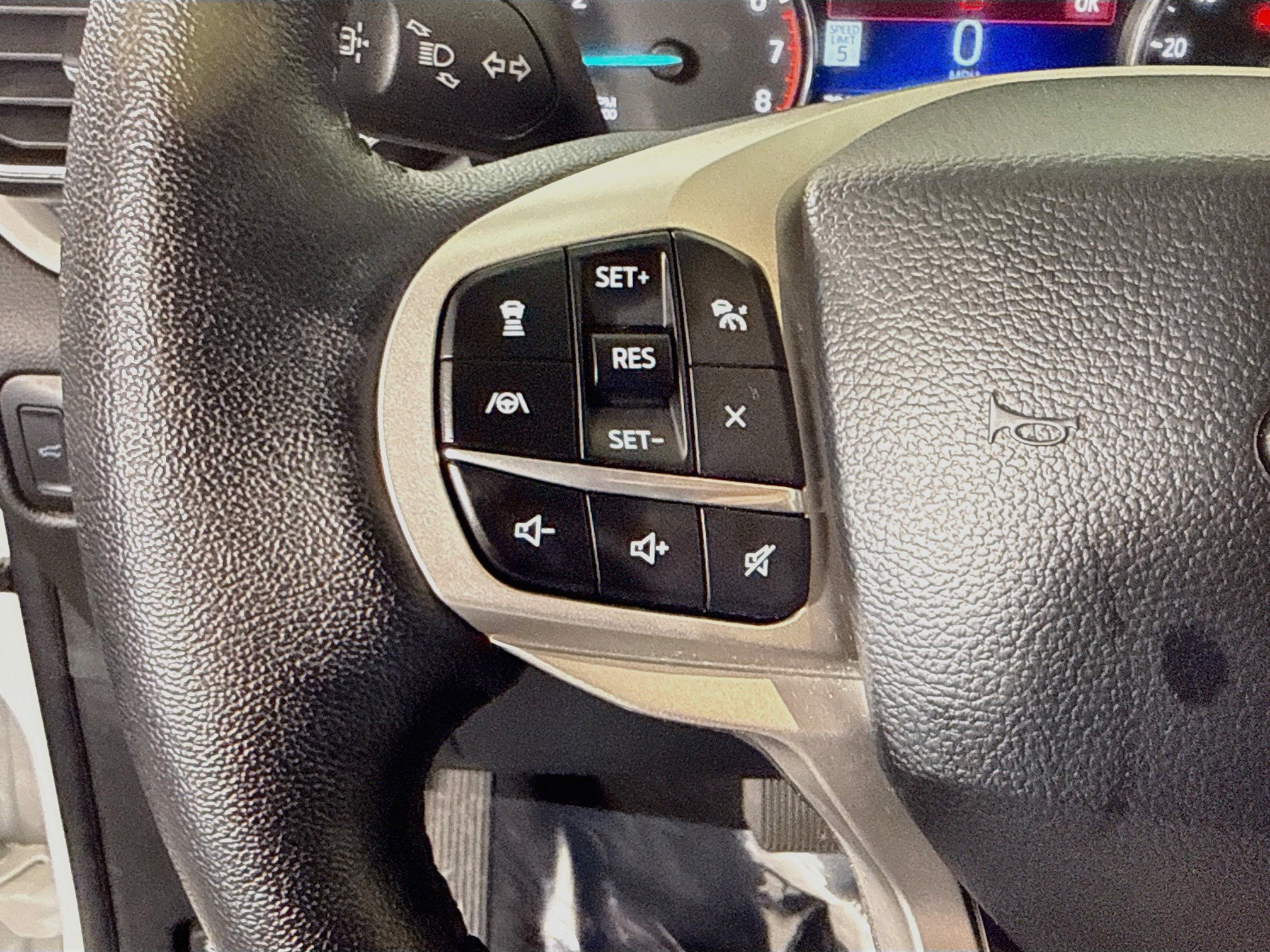 Used 2023 Ford Explorer XLT w/ Equipment Group 202A RWD image 14