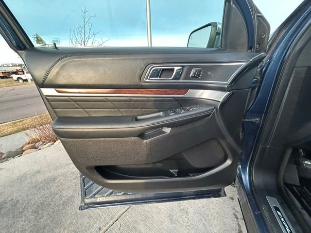 Used 2017 Ford Explorer Platinum image 20