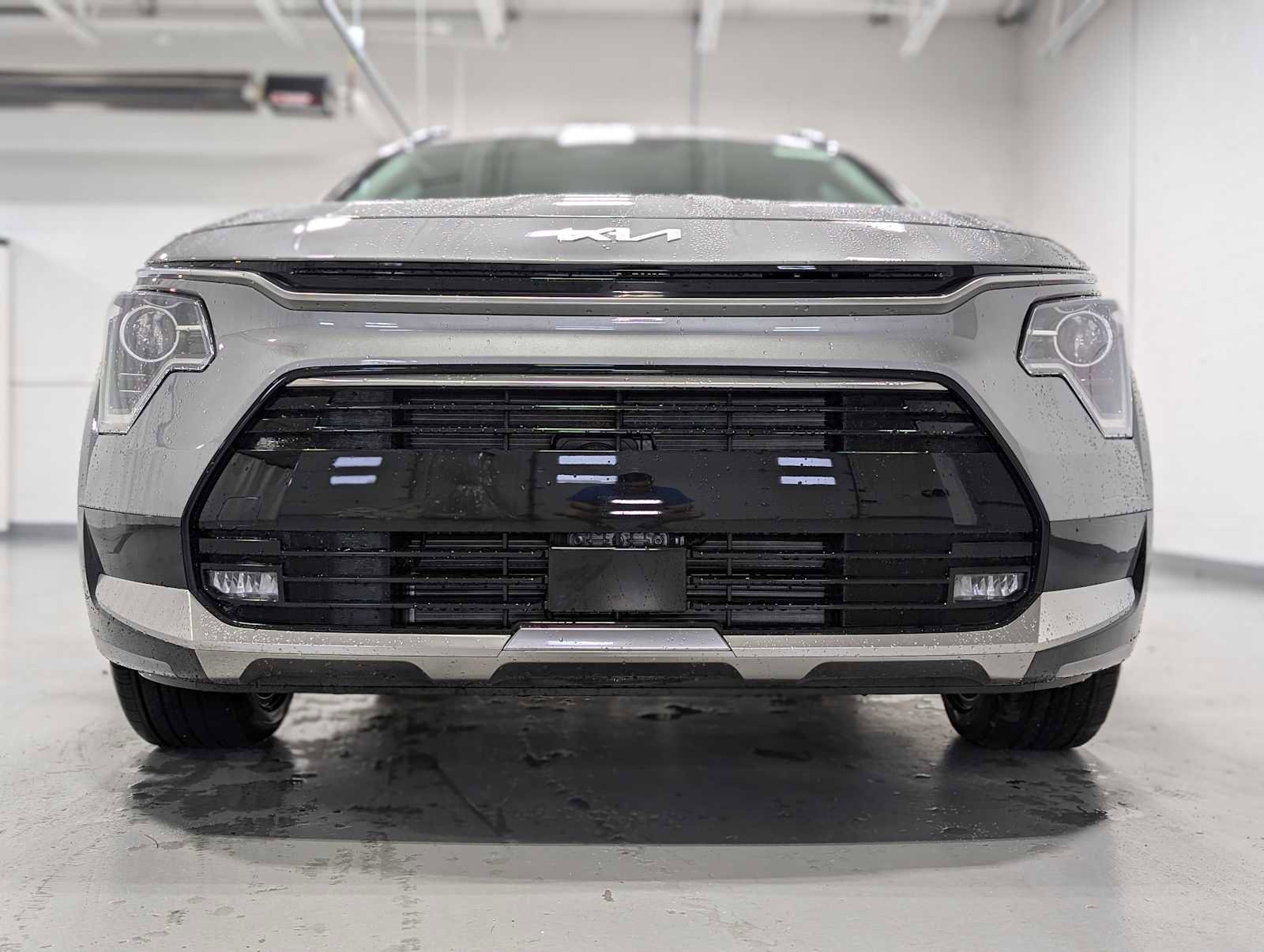 New 2025 Kia Niro EX Touring image 2