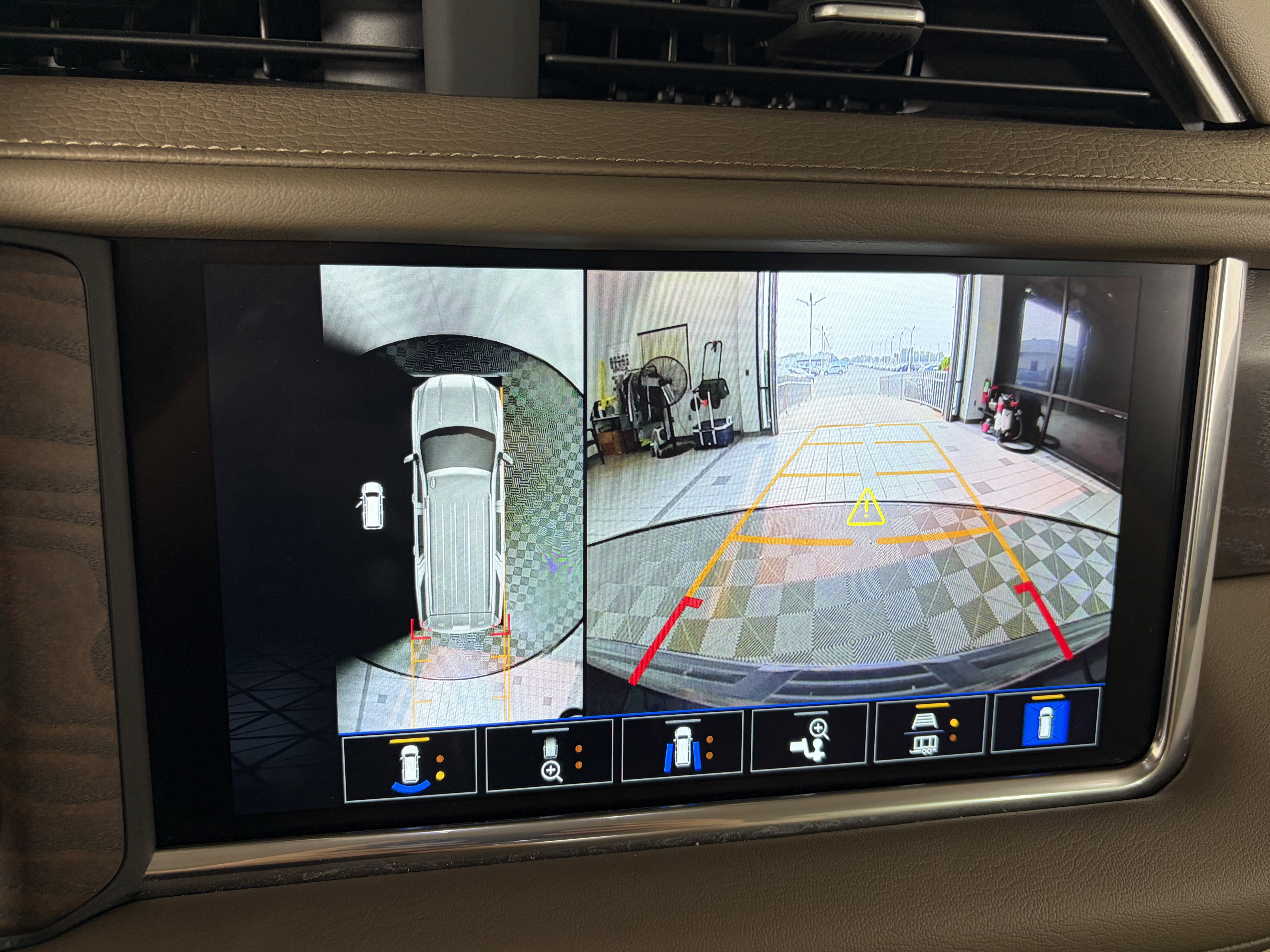 Used 2023 GMC Yukon Denali AWD/4WD image 25