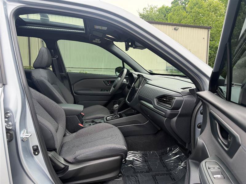 Used 2025 Subaru Forester Premium AWD/4WD image 8